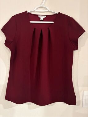 Liz Claiborne Wine Pleated Front Short Sleeve Blouse